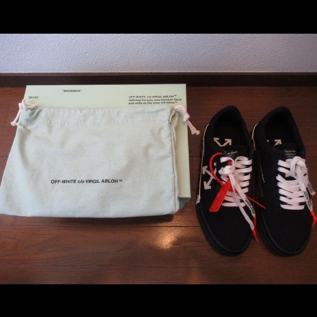 OFF-WHITE(オフホワイト)のOFF-WHITE VULC LOW TOP SNEAKER　BLACK メンズの靴/シューズ(スニーカー)の商品写真