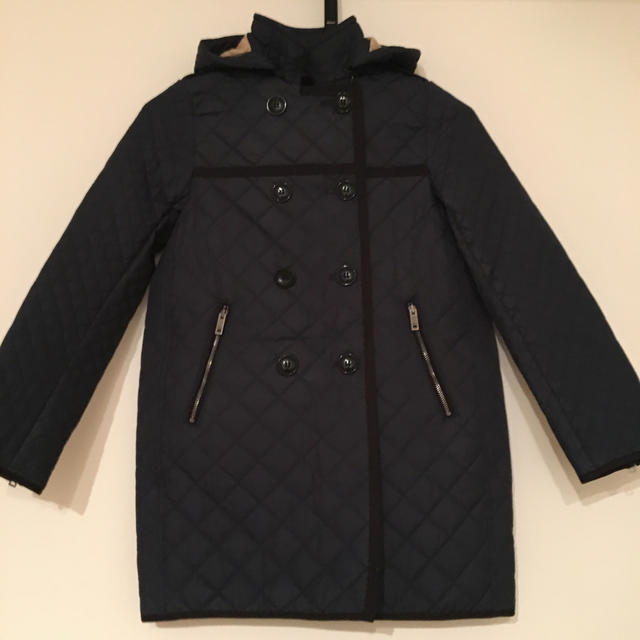 BURBERRY(バーバリー)のバーバリーキルティング　girls ダブルコート size 10Y キッズ/ベビー/マタニティのキッズ服女の子用(90cm~)(コート)の商品写真