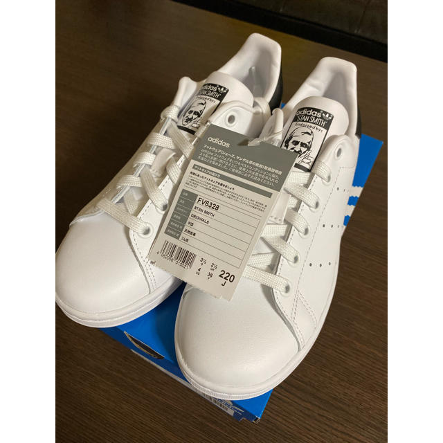 adidas(アディダス)の新品★アディダス　スタンスミス　キッズ　22★ キッズ/ベビー/マタニティのキッズ靴/シューズ(15cm~)(スニーカー)の商品写真