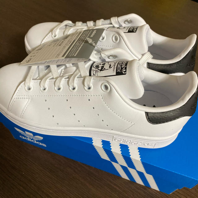 adidas(アディダス)の新品★アディダス　スタンスミス　キッズ　22★ キッズ/ベビー/マタニティのキッズ靴/シューズ(15cm~)(スニーカー)の商品写真