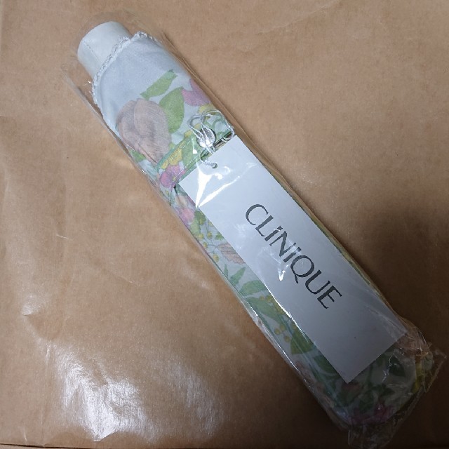 CLINIQUE(クリニーク)の【新品】クリニーク 雨晴兼用 折り畳み傘 レディースのファッション小物(傘)の商品写真