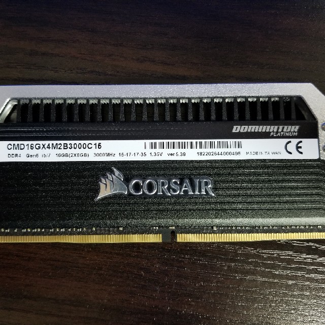 Corsair DDR4メモリ 16GB  スマホ/家電/カメラのPC/タブレット(PCパーツ)の商品写真