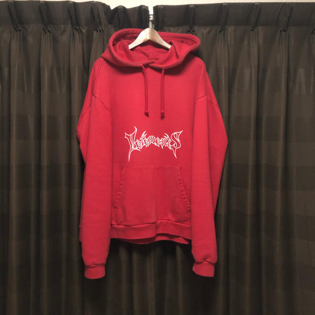 Balenciaga(バレンシアガ)のvetements metal logo 赤 xs メンズのトップス(パーカー)の商品写真