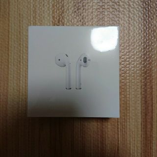 AirPods　第二世代　MV7N2J/A　新品未使用(ヘッドフォン/イヤフォン)