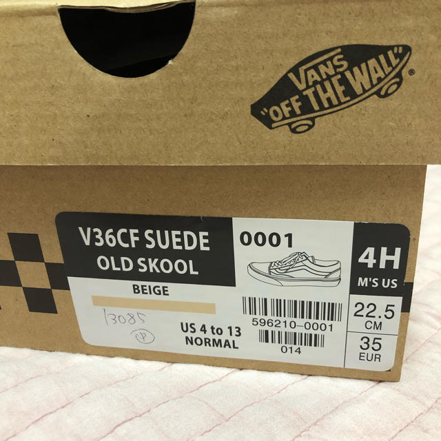 VANS(ヴァンズ)の新品VANSオールドスクール ベージュ22.5cm レディースの靴/シューズ(スニーカー)の商品写真