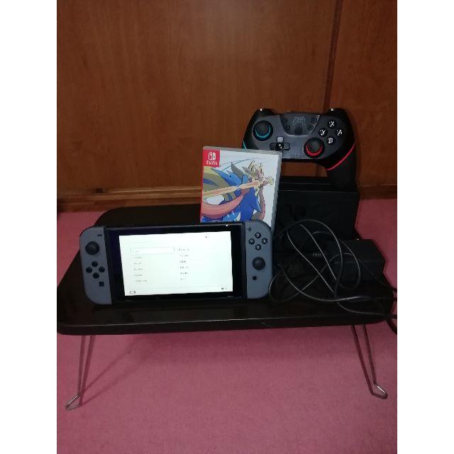 任天堂(ニンテンドウ)の中古　新型　Nintendo Switch グレー＋おまけ付き エンタメ/ホビーのゲームソフト/ゲーム機本体(家庭用ゲーム機本体)の商品写真