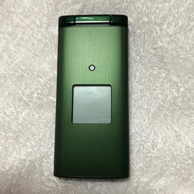 京セラ(キョウセラ)のau携帯KYF36 スマホ/家電/カメラのスマートフォン/携帯電話(携帯電話本体)の商品写真