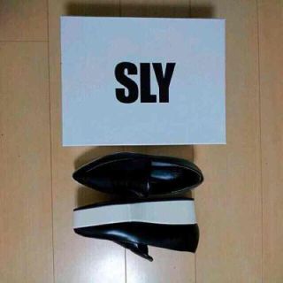 スライ(SLY)の未使用！SLY ポインテッドスリッポン(ローファー/革靴)