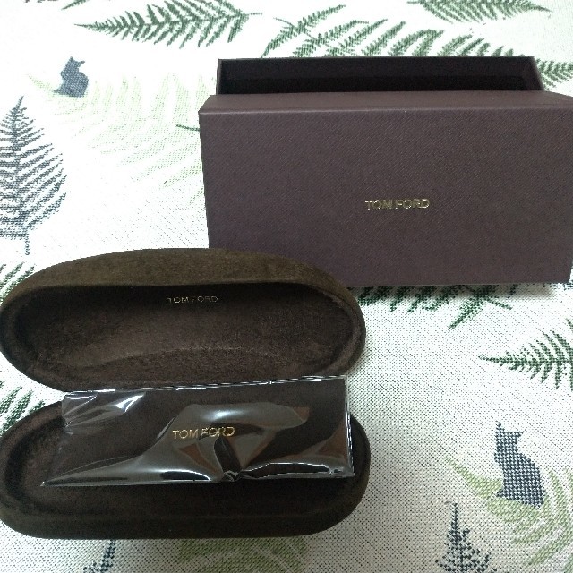 TOM FORD(トムフォード)のTOMFORD トムフォード メガネケース サングラスケース 未使用品  メンズのファッション小物(サングラス/メガネ)の商品写真
