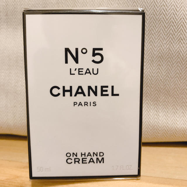 CHANEL(シャネル)のシャネルCHANEL No.5 ハンドクリーム　ラクレームマン コスメ/美容のボディケア(ハンドクリーム)の商品写真