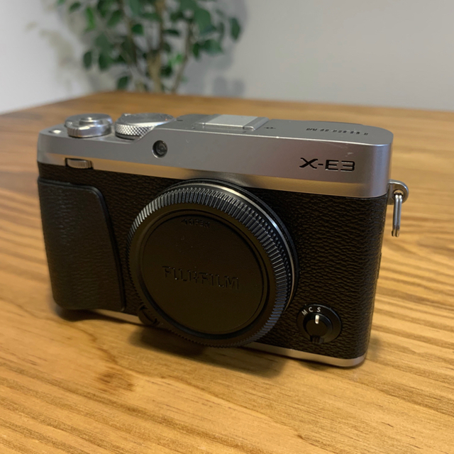 富士フイルム(フジフイルム)の【保証あり】FUJIFILM X-E3 ボディー スマホ/家電/カメラのカメラ(ミラーレス一眼)の商品写真