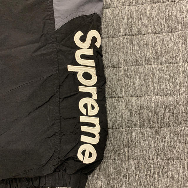 Supreme(シュプリーム)のsupreme Side Logo Track Pant 正規品 トラックパンツ メンズのパンツ(その他)の商品写真