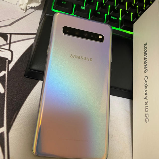 Galaxy(ギャラクシー)のGalaxy S10 5G  美品！シルバー スマホ/家電/カメラのスマートフォン/携帯電話(スマートフォン本体)の商品写真