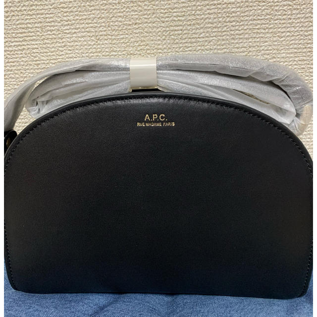 A.P.C(アーペーセー)のA.P.C ハーフムーン　ショルダーバック レディースのバッグ(ショルダーバッグ)の商品写真