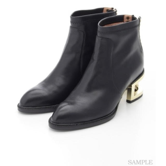 JEFFREY CAMPBELL(ジェフリーキャンベル)の【美品】ゴールド蹄ヒールショートブーツ レディースの靴/シューズ(ブーツ)の商品写真