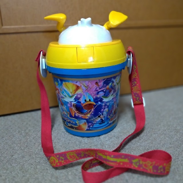 Disney(ディズニー)の【お値引き可】ディズニーポップコーンバケット〈ドナルド〉 エンタメ/ホビーのおもちゃ/ぬいぐるみ(キャラクターグッズ)の商品写真