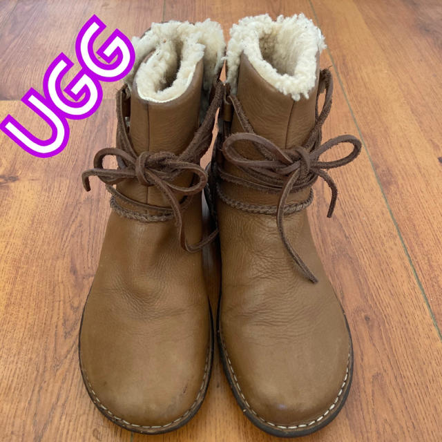 UGG ブラウンショートブーツ（サイズ8）