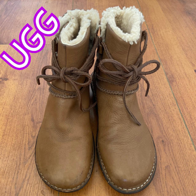 UGG(アグ)のUGG アグ　ショートブーツ　ブラウン　ベージュ　24㎝ レディースの靴/シューズ(ブーツ)の商品写真