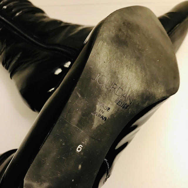 CHARLES JOURDAN(シャルルジョルダン)のシャルルジョルダン　エナメルショートブーツ−6-(23〜23.5cm) レディースの靴/シューズ(ブーツ)の商品写真