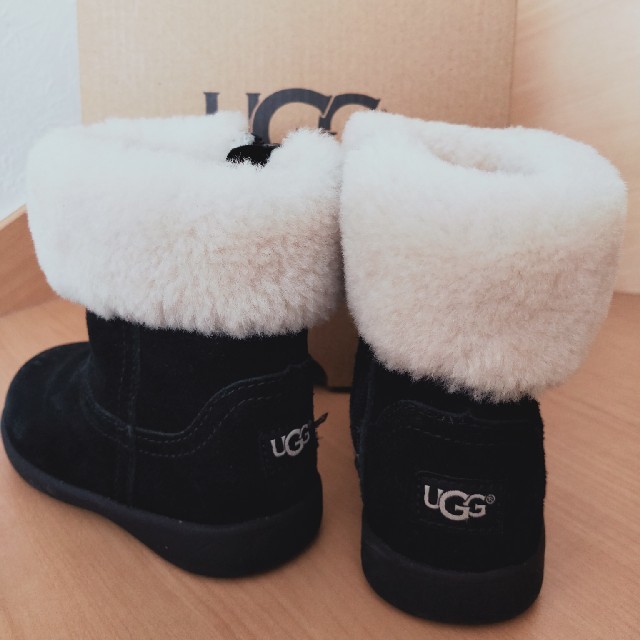 UGG(アグ)のUGG　ムートンブーツ　13.5cm キッズ/ベビー/マタニティのベビー靴/シューズ(~14cm)(ブーツ)の商品写真