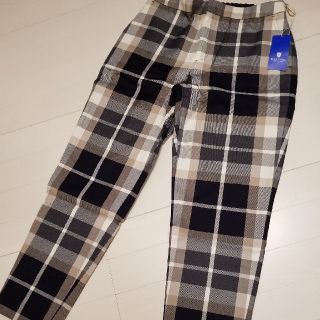 バーバリーブルーレーベル(BURBERRY BLUE LABEL)のバーバリーブルーレーベル クレストブリッジ  パンツ 40 新品未使用(クロップドパンツ)