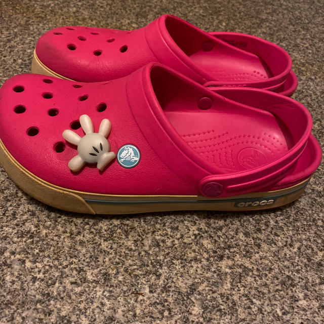 crocs(クロックス)のクロックス　ピンク　サンダル レディースの靴/シューズ(サンダル)の商品写真