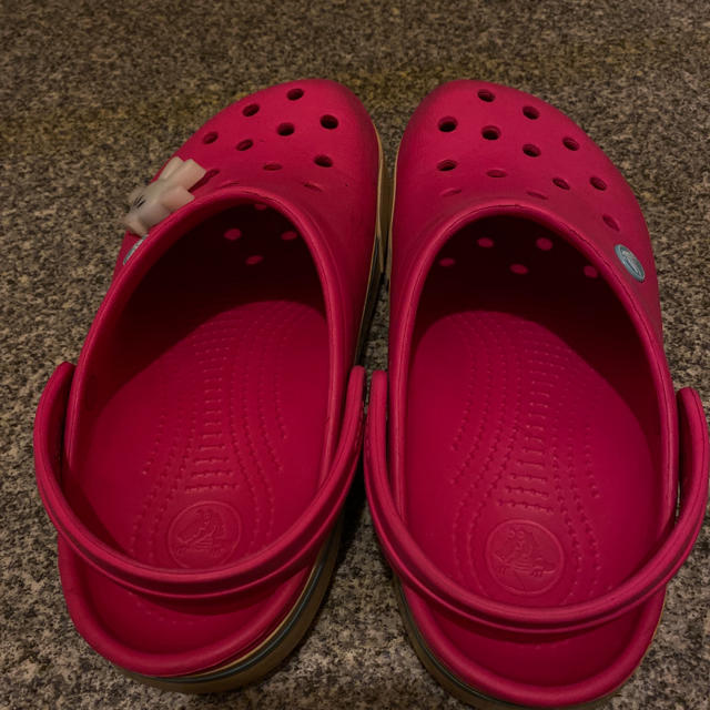 crocs(クロックス)のクロックス　ピンク　サンダル レディースの靴/シューズ(サンダル)の商品写真