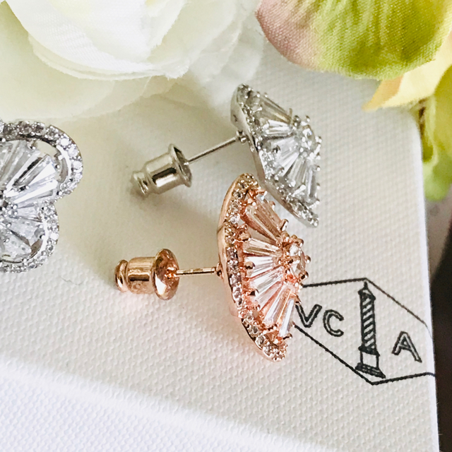 通販定番 HARRY WINSTON - MMさまご専用☆フラワーピアス☆2点の通販 by あいちん★7660's shop|ハリーウィンストンならラクマ 即納日本製