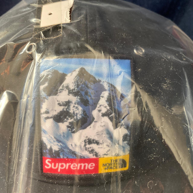 Supreme(シュプリーム)のSupreme TNFコラボ　Mountain 6-Pnel Cap 黒 メンズの帽子(キャップ)の商品写真