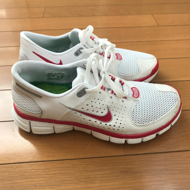 NIKE(ナイキ)の【中古】NIKE FREE シューズ レディースの靴/シューズ(スニーカー)の商品写真