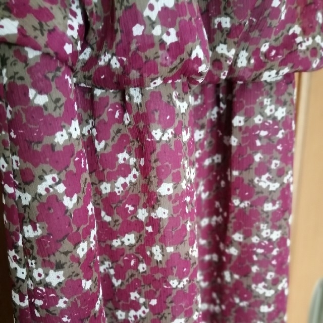 シフォン風　花柄　ワンピース レディースのワンピース(ひざ丈ワンピース)の商品写真