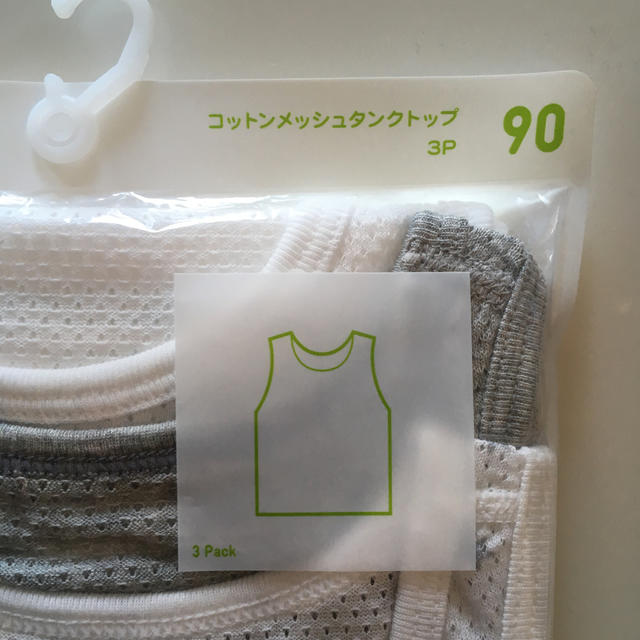 UNIQLO(ユニクロ)のUNIQLO コットンメッシュタンクトップ3P 90㎝ キッズ/ベビー/マタニティのキッズ服男の子用(90cm~)(下着)の商品写真