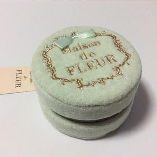 メゾンドフルール(Maison de FLEUR)の♡新品♡Maison de FLEUR マカロンポーチ(ポーチ)