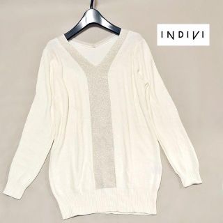 インディヴィ(INDIVI)の新品 INDIVI オフホワイト Vネック ニット 42 アンタイトル 23区(ニット/セーター)