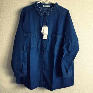 ローリーズファーム(LOWRYS FARM)の新品タグ付♡ビジュー付デニムシャツ(シャツ/ブラウス(長袖/七分))