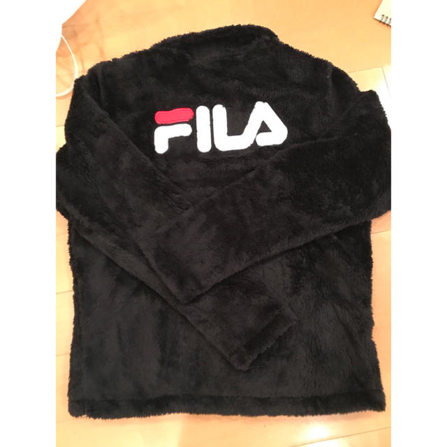 防弾少年団(BTS)(ボウダンショウネンダン)の黒！防弾少年団ボンボヤ4テヒョン着用！FILA  KOREA フリースLサイズ！ エンタメ/ホビーのタレントグッズ(アイドルグッズ)の商品写真