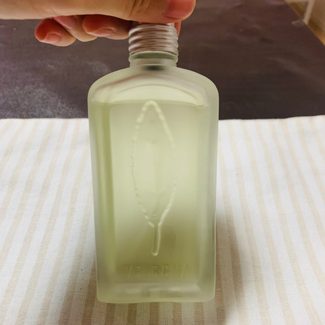 L'OCCITANE(ロクシタン)のロクシタンヴァーベナオードトワレ100ml コスメ/美容の香水(香水(女性用))の商品写真