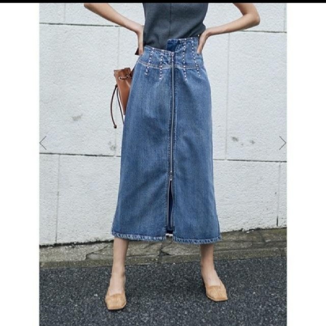 Ameri VINTAGE(アメリヴィンテージ)のAmeriVINTAGE  STUDS LINE DENIM SKIRT レディースのスカート(ロングスカート)の商品写真