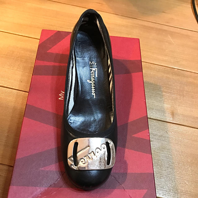 Ferragamo(フェラガモ)のお値下げ マイフェラガモ パンプス 美品 レディースの靴/シューズ(ハイヒール/パンプス)の商品写真