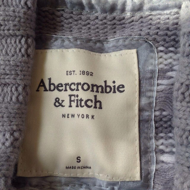 Abercrombie&Fitch(アバクロンビーアンドフィッチ)のアバクロ ニットカーディガン レディースのトップス(カーディガン)の商品写真