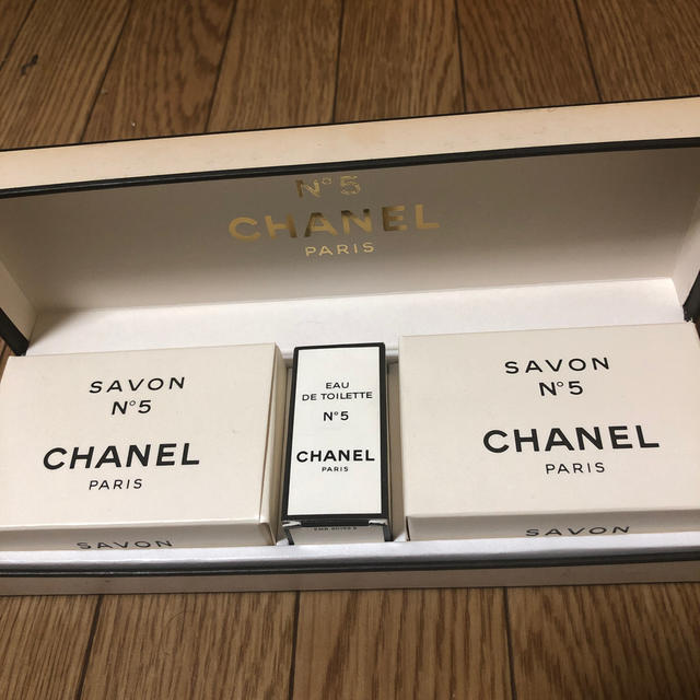 CHANEL(シャネル)のシャネルの石鹸と香水のセットです。 コスメ/美容の香水(香水(女性用))の商品写真