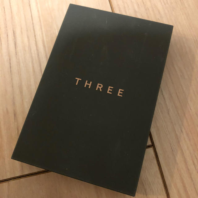 THREE(スリー)のTHREE 4Dプラスアイパレット03 コスメ/美容のベースメイク/化粧品(アイシャドウ)の商品写真