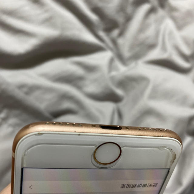 Apple(アップル)のiPhone 8 Gold 64 GB simフリー スマホ/家電/カメラのスマートフォン/携帯電話(携帯電話本体)の商品写真