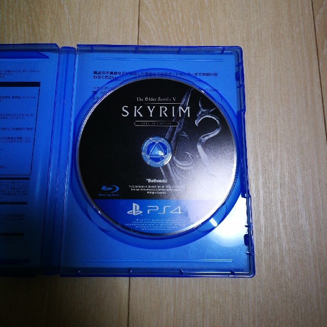 PlayStation4(プレイステーション4)のPS4 スカイリム　skyrim　special edition エンタメ/ホビーのゲームソフト/ゲーム機本体(家庭用ゲームソフト)の商品写真
