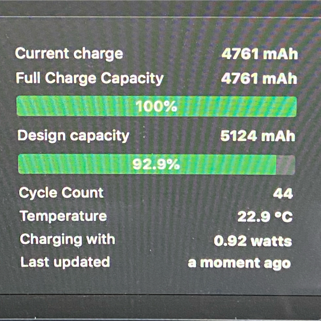 iPad mini4 au ios最新 32GB MNWF2J/A 本体のみ