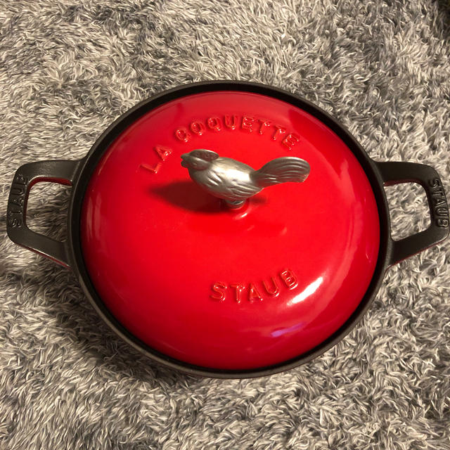 ニマルノブ STAUB チェリーレッド 20cmの通販 by あーたん's shop｜ストウブならラクマ - ヴィンテージ ココットラウンド ブランド