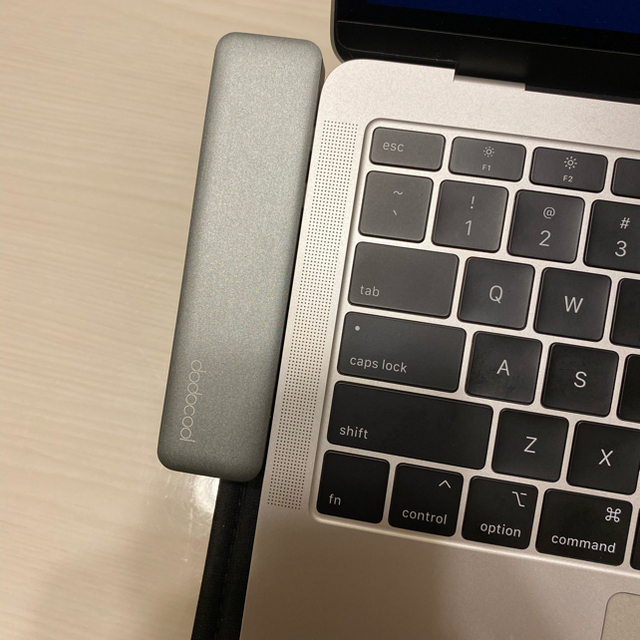 MacBook Air 2019 128GB USキーボード＋マルチポートハブ