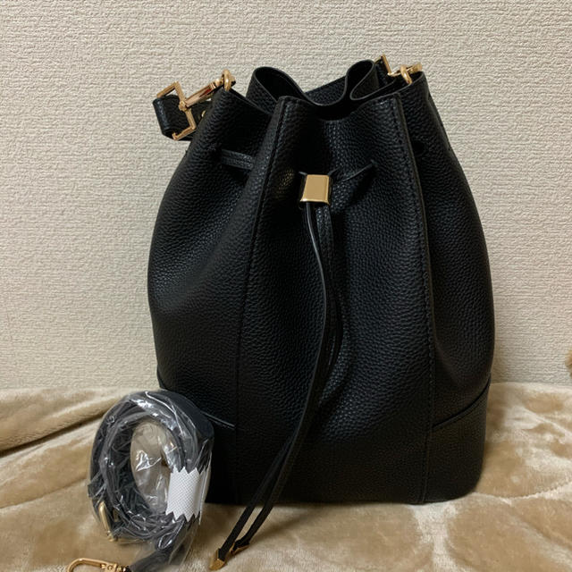 ZARA(ザラ)のZARA バケツ型バッグ 黒 ハンドメイドのファッション小物(バッグ)の商品写真