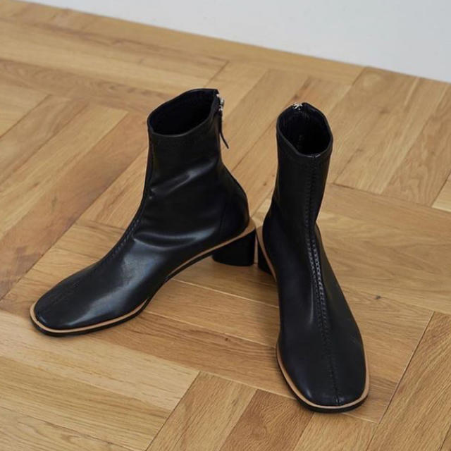 CLANE BACK ZIP BOOTS