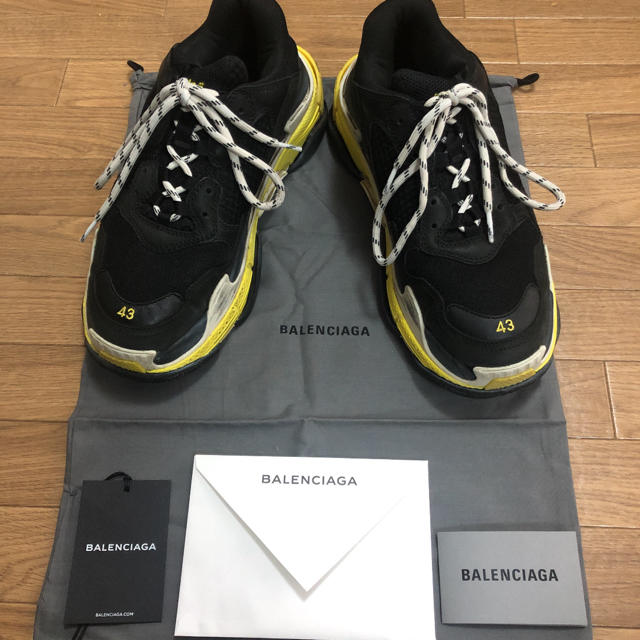 Balenciaga(バレンシアガ)のBALENCIAGA triple Sブラック×イエロー　43 メンズの靴/シューズ(スニーカー)の商品写真